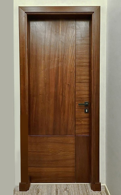 Необычная дверь из дерева