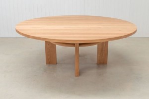 Деревянный круглый стол